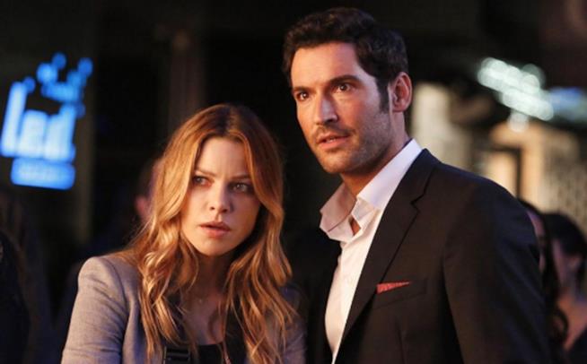 Prime novità sulla quarta stagione di Lucifer Chloe e Lucifer in un episodio di Lucifer