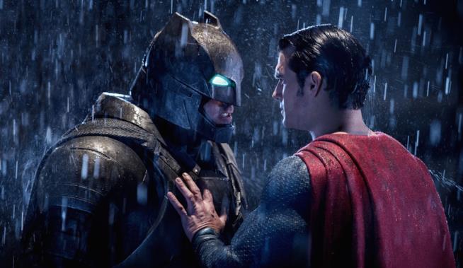 Batman v Superman, la recensione del film di Zack Snyder Batman e Superman faccia a faccia in una scena del film