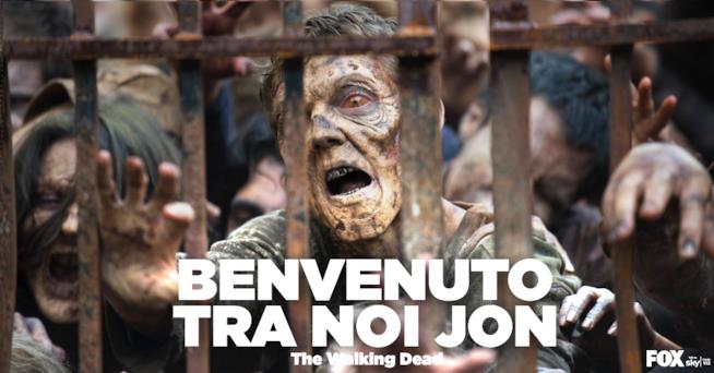 Benvenuto tra gli erranti Jon Snow Jon Snow è tornato dalla tomba, proprio come uno zombie di The Walking Dead