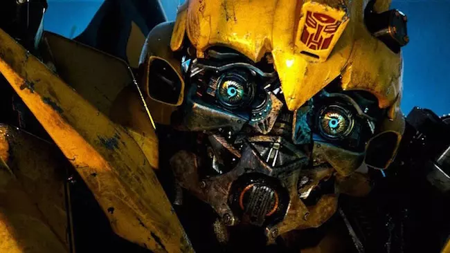Travis Knight Sarà il regista dello spin-off di Bumblebee Bumblebee in una scena del film