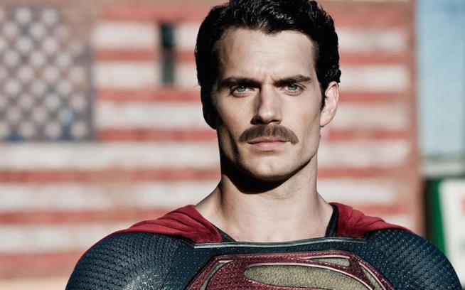 Justice League: Henry Cavill sarà un Superman coi baffi Henry Cavill sarà ancora l'Uomo d'Acciaio in Justice League