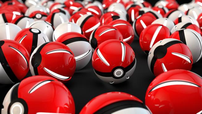Pokémon GO, tutte le novità in arrivo dal Comic-Con 2016 di San Diego Tante PokéBall reali ricordano la realtà virtuale di Pokémon GO
