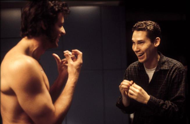 Bryan Singer e il divieto di fumetti sul set di X-Men Hugh Jackman e Bryan Singer scherzano sul set di X-Men