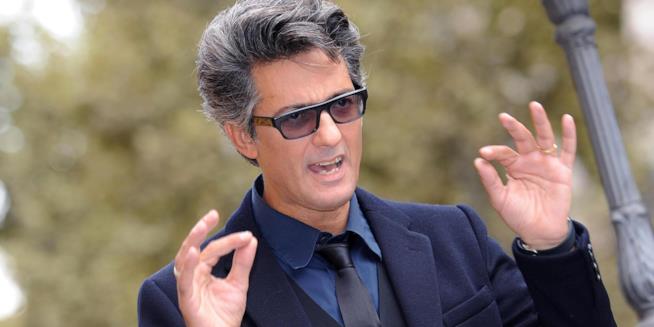 Fiorello, anche lui superfan di The Walking Dead Rosario Fiorello con la maglietta di The Walking Dead