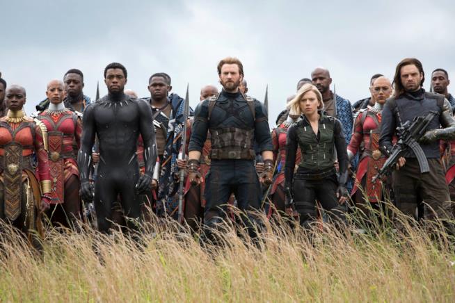 Compare sul web la descrizione del primo trailer di Avengers 4, con tanto di titolo Capitan America, Vedova Nera, Bucky e Black Panther in Wakanda in Avengers: Infinity War