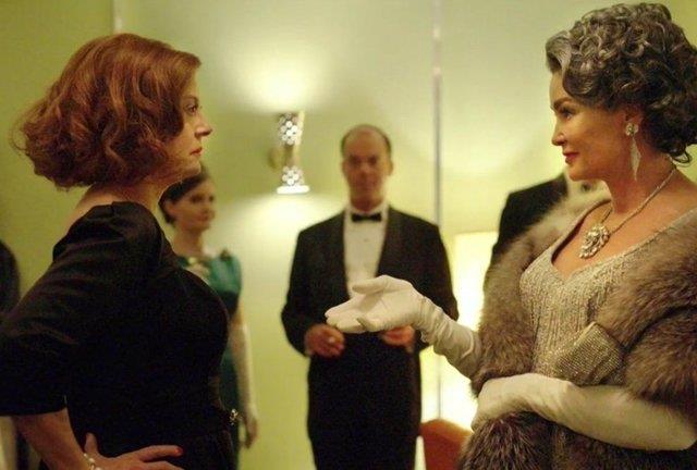 Jessica Lange e Susan Sarandon nei panni delle dive del cinema Bette Davis e Joan Crawford Ryan Murphy porta in TV la celebre faida tra Joan Crawford e Bette Davis