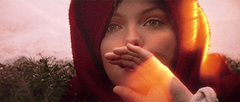 Ladyhawke L'Eclissi sfiora la mano di Michelle Pfeiffer in Ladyhawke