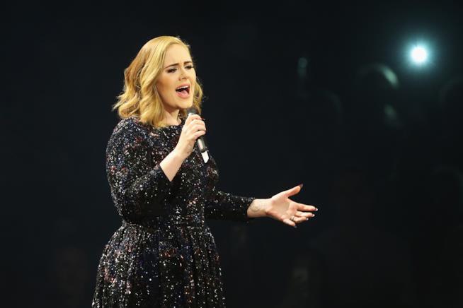 Adele partecipa alla Mannequin Challenge con un video esilarante Primo piano di Adele