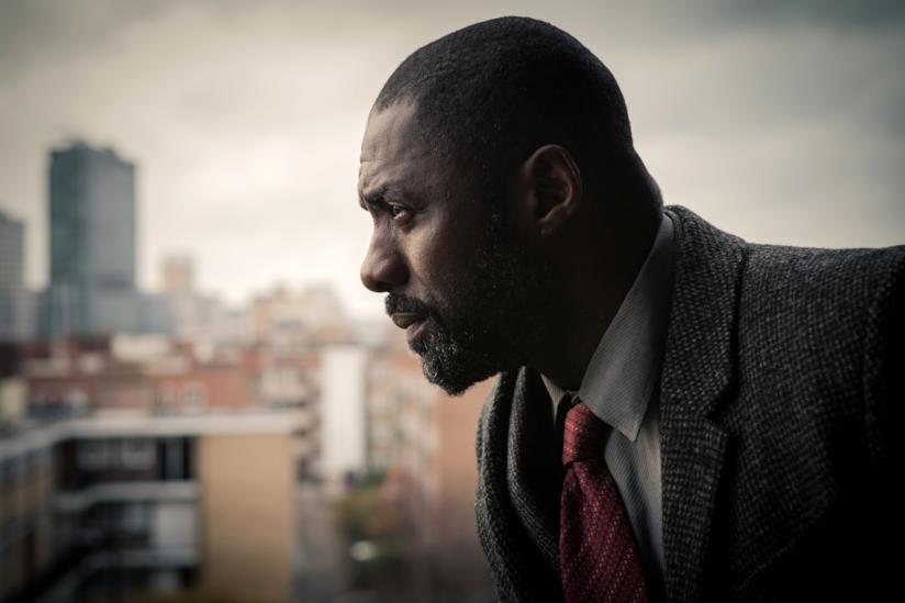 Idris Elba ha rivelato che stanno pensando a una stagione 5 di Luther L'attore idris Elba nei panni di Luther