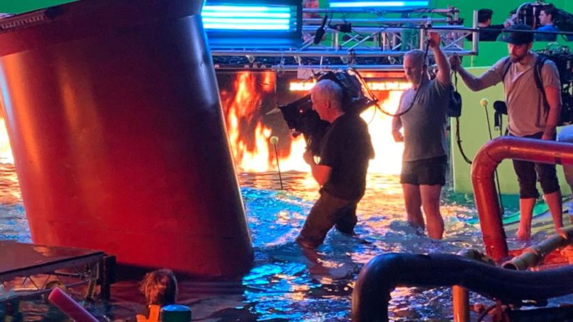 Avatar: nuova foto dal set dei sequel con James cameron James Cameron riprende una scena di Avatar