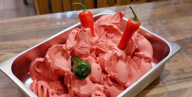 Il gelato più piccante al mondo è in vendita a Glasgow Primo piano de Il Respiro del Diavolo, il gelato più piccante del mondo