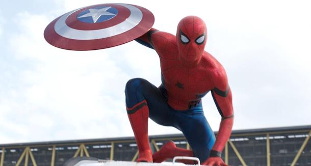 Spider Man in civil war Spider-Man ruba lo scudo di Capitan America in Civil War