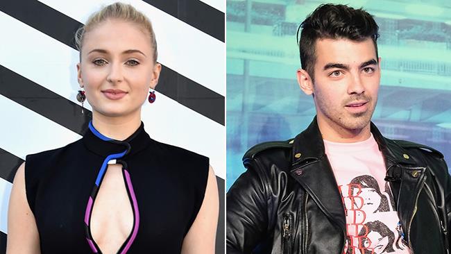 C'è del tenero tra Sophie Turner, alias Sansa Stark di Game of Thrones, e Joe Jonas? Sophie Turner e Joe Jonas in due scatti ufficiali