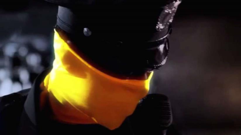 La prima immagine della serie di Watchmen mostra un poliziotto in maschera Il misterioso poliziotto di Watchmen