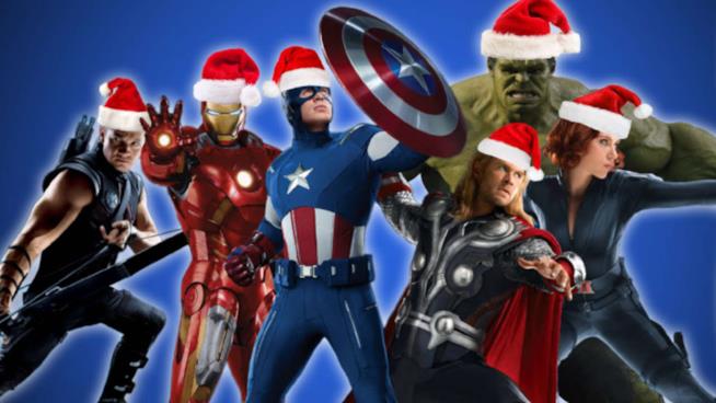 10 idee regalo di Natale per i fan Marvel Avengers con cappellino Babbo Natale