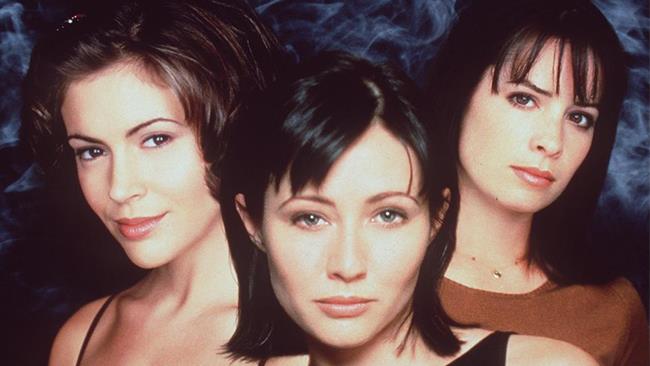 Che fine ha fatto il cast di Streghe? Phoebe, Prue e Piper in posa