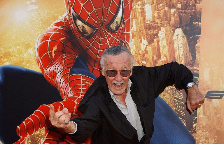 Stan Lee, innumerevoli i suoi cameo nei film ispirati ai supereroi Marvel Stan Lee alla premiere di Spider-Man 2 di Sam Raimi