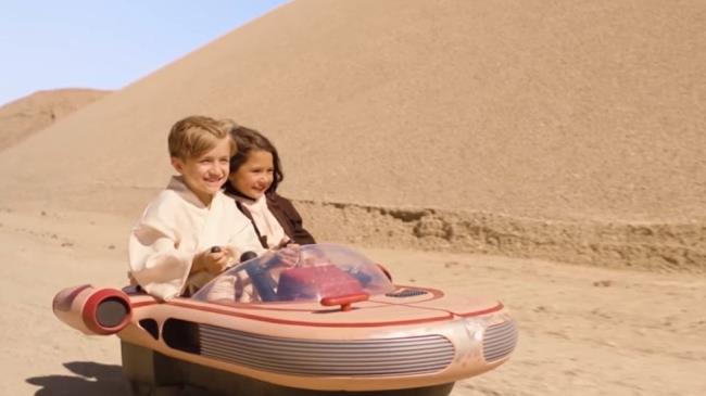 Il nuovo gioco per bambini targato Star Wars Star Wars da la possibilità ai bambini di giocare con le sue navi spaziali