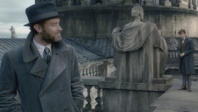 Nuova clip in anteprima di Animali Fantastici 2 Jude Law e Eddie Redmayne in Animali Fantastici 2