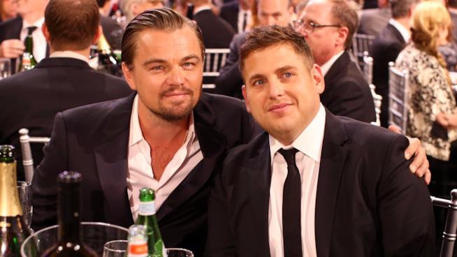 Leonardo DiCaprio si è preso gioco di Jonah Hill con un divertente scherzo Leonardo DiCaprio e Jonah Hill a un evento ufficiale