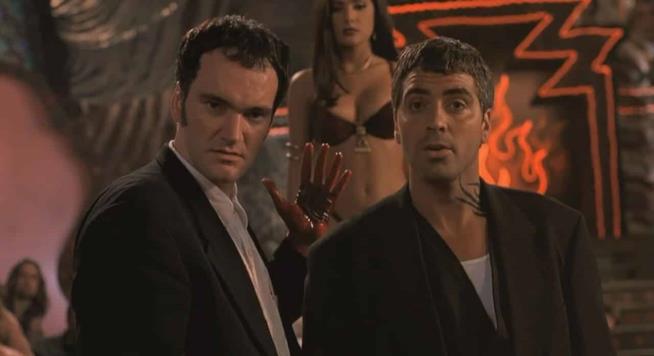 15 curiosità su Dal tramonto all'alba e sul ruolo di Salma Hayek Tarantino, Clooney e Hayek in una scena di Dal Tramonto all'alba