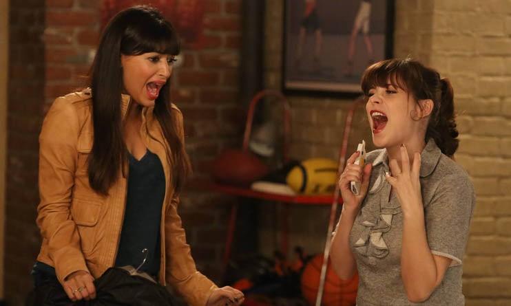 Jess e Cece sono euforiche in un episodio della quarta stagione Jessica Day, protagonista di New Girl, insieme alla sua migliore amica Cece