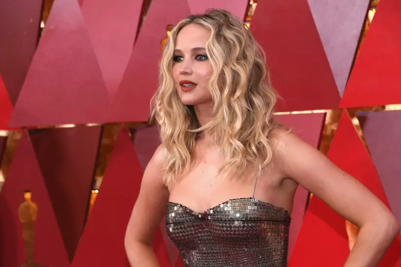 Jennifer Lawrence torna sul set con un nuovo film L'attrice premio Oscar Jennifer Lawrence posa per i fotografi sul red carpet