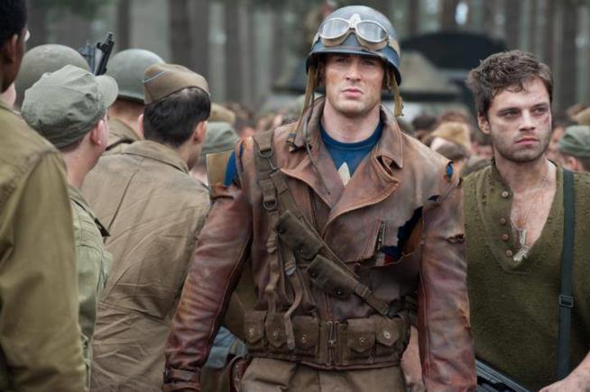 Sebastian Stan al posto di Chris Evans in un film Netflix: l'ironia dei fan Marvel Chris Evans e Sebastian Stan in Captain America - Il primo Vendicatore