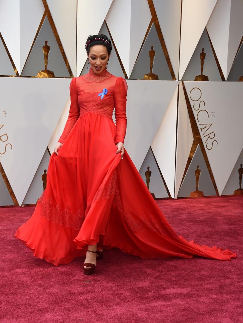 Ruth Negga Ruth Negga in rosso Valentino