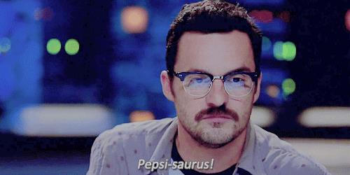 Jake Johnson in Jurassic World Jaske Johnson in una scena di Jurassic World