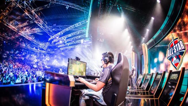 Storica apertura del Cio: "I videogiochi sono sport" Una finale eSport