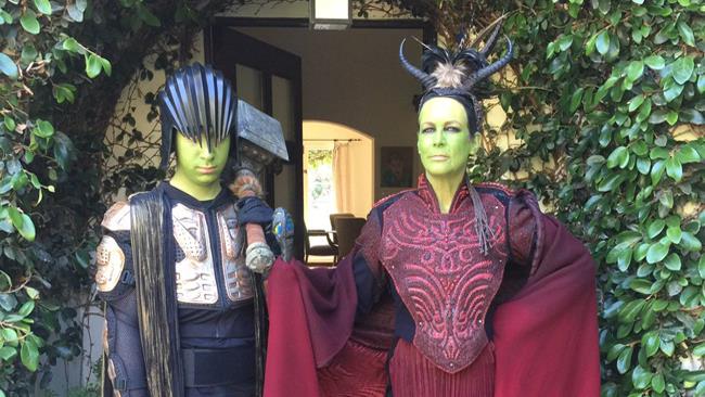 Jamie Lee Curtis in cosplay alla prima di Warcraft Jamie Lee Curtis alla prima di Warcraft