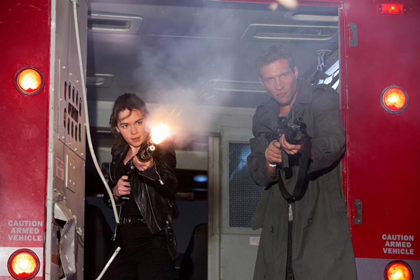 Trama e cast di Terminator Genisys, il film con Arnold Schwarzenegger e Emilia Clarke Emilia Clarke e Jai Courtney