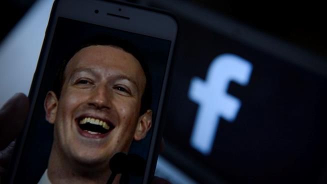 Facebook consentirà di cancellare i messaggi inviati, ma solo entro 10 minuti Mark Zuckerberg, fondatore di Facebook