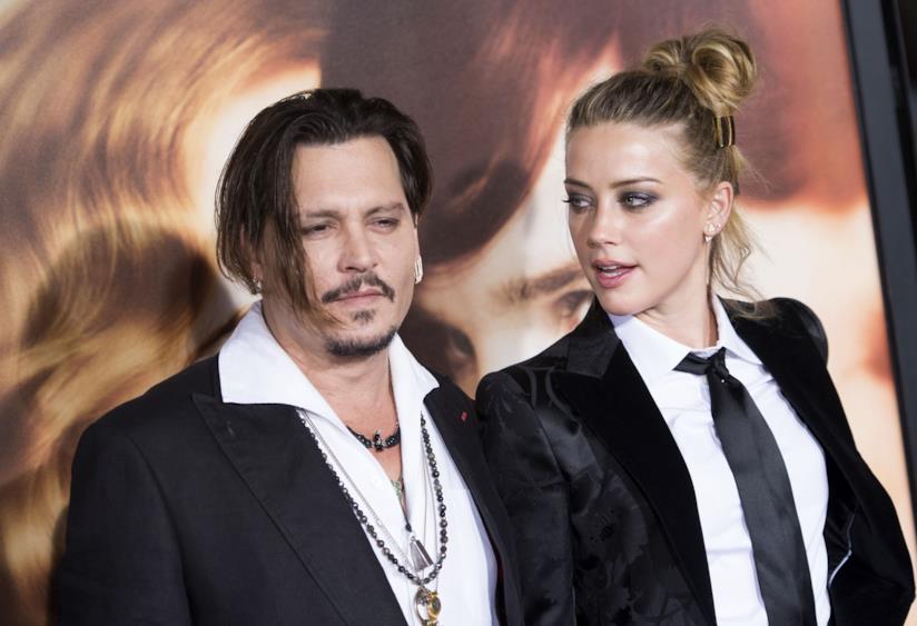 Johnny Depp accusa l'ex moglie Amber Heard di averlo preso a pugni Johnny Depp e Amber Heard