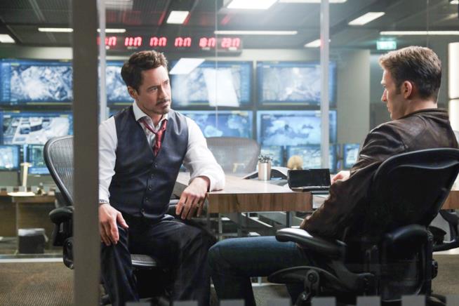 I fratelli Russo hanno finito di lavorare a Captain America: Civil War Tony Stark e Steve Rogers faccia a faccia in Civil War
