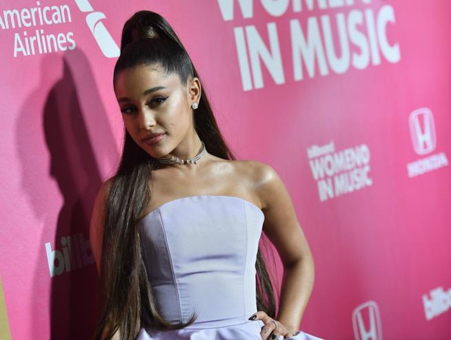 Ariana Grande ha fatto un nuovo tatuaggio in caratteri kanji, ma il significato è diverso da quello sperato Ariana Grande durante l'evento Billboard Women In Music 2018