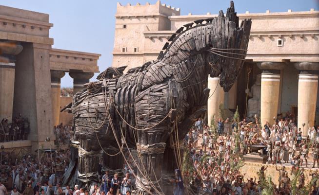 Il cavallo di Troia, l'escamotage utilizzato dai greci per beffare i troiani Il cavallo di Troia che appare in Troy con Brad Pitt