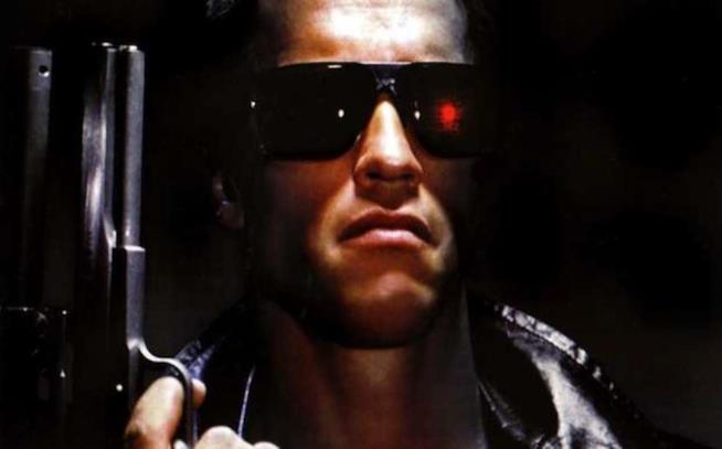 L'uscita del reboot di Terminator è stata rimandata di tre mesi Primo piano di Arnold Schwarzenegger nei panni di Terminator