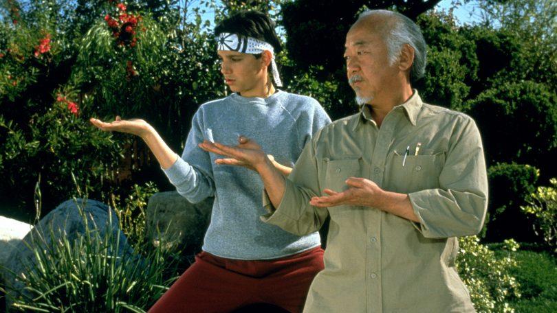 Tutti i film, le serie e i videogiochi dedicati a Karate Kid Daniel e il maestro Miyagi in una scena di Karate Kid III - La sfida finale