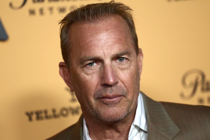 Kevin Costner rivela che la donna nel poster di The Bodyguard non è Whitney Houston Kevin Costner