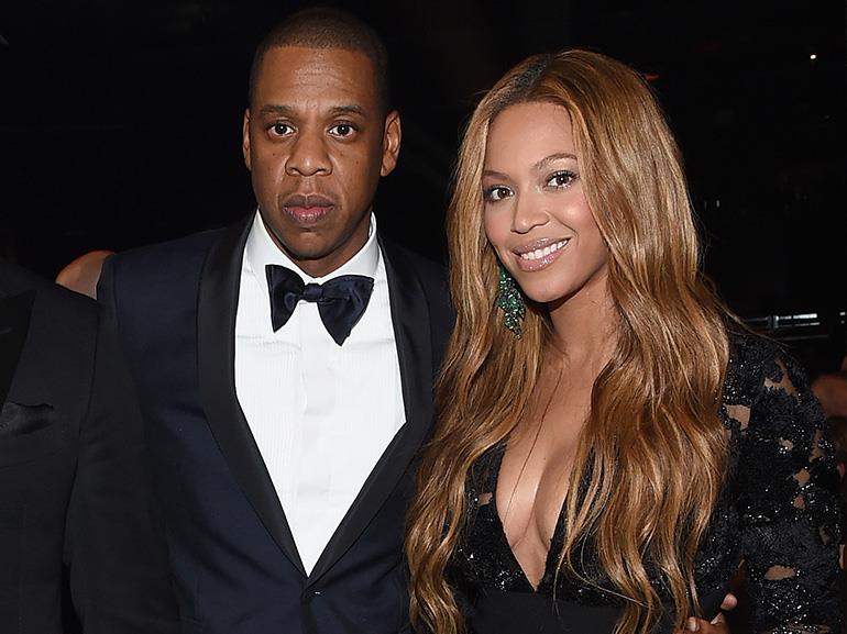Beyoncé si spoglia per festeggiare la sua gravidanza Primo piano di Beyoncé e Jay Z