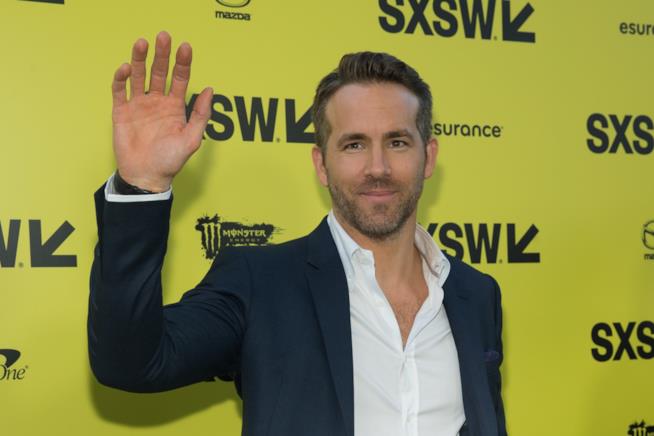 Michael Bay conquista Taranto con la sequenza del ponte girevole Ryan Reynolds saluta i fan