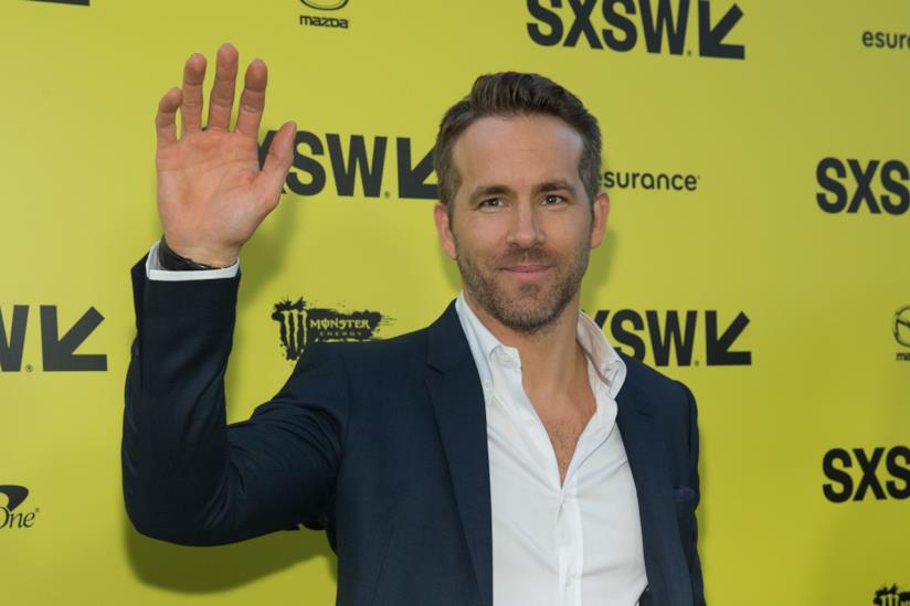 Michael Bay conquista Taranto con la sequenza del ponte girevole Ryan Reynolds saluta i fan