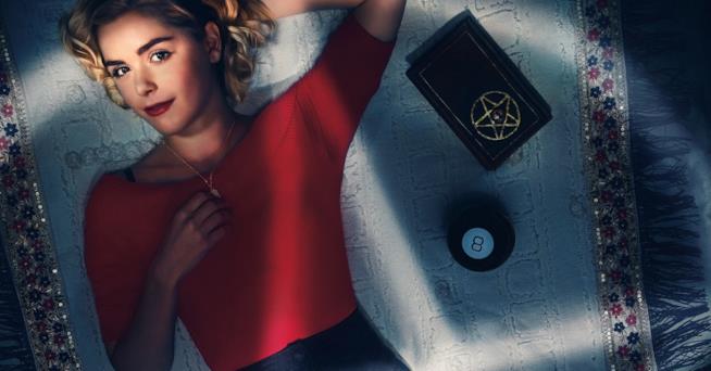 Le Terrificanti Avventure di Sabrina: La Chiesa di Satana si dissocia dalle dichiarazioni del Tempio Satanico Sabrina in un'immagine promozionale da Le Terrificanti Avventure di Sabrina