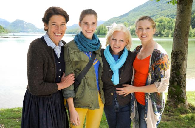 Quattro donne e un funerale dal 21 aprile su FoxCrime Le quattro sorridenti protagoniste di Quattro donne e un funerale