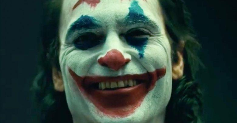 Joker, il regista si aspetta un vespaio: 'il film non segue per nulla i fumetti' Un primo piano di Joaquin Phoenix nei panni del Joker
