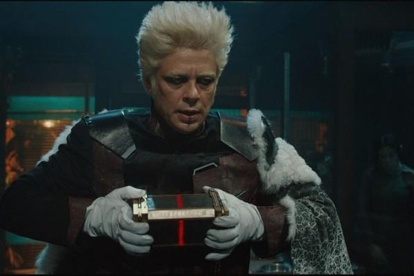 Il Collezionista di Benicio Del Toro Il Collezionista di Benicio Del Toro prende in custodia l'Aether