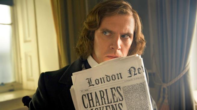 Dan Stevens, protagonista di Legion, mentre interpreta Charles Dickens Il protagonista di Legion, Dan Stevens