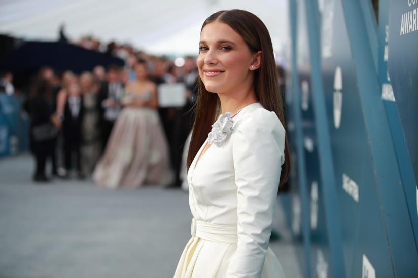 Millie Bobby Brown nel mirino (di nuovo) per i look che la rendono più adulta Millie Bobby Brown ai SAG Awards